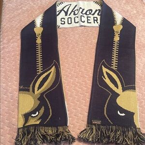 🌸NWT Akron Zips Soccer Scarf - OSFM